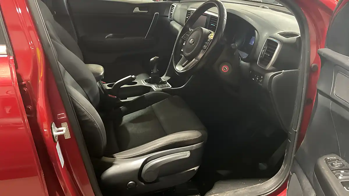 Used 2019 Kia Sportage 2 Red - Interior and Exterior details 4