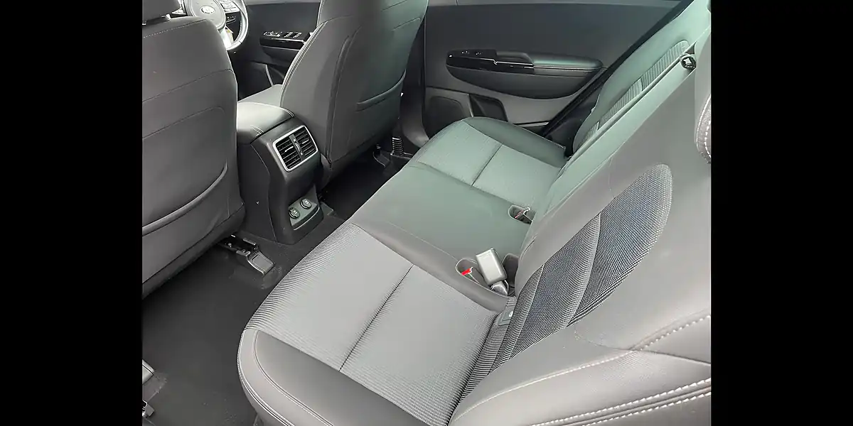 Used 2019 Kia Sportage 2 Red - Interior and Exterior details 10