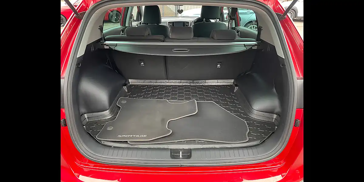 Used 2019 Kia Sportage 2 Red - Interior and Exterior details 11