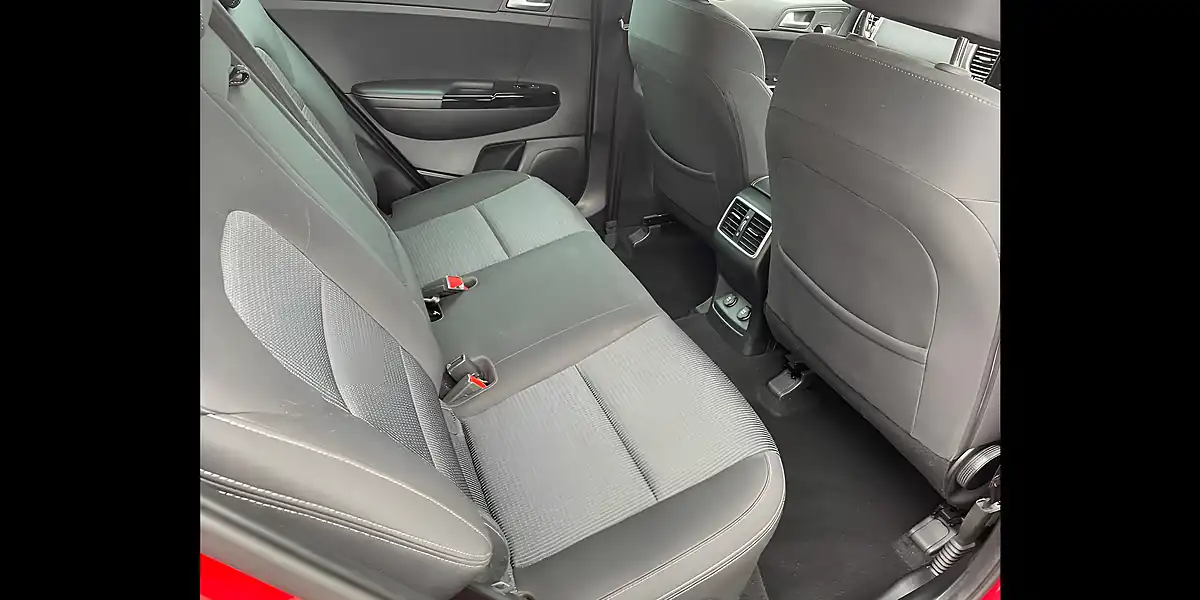 Used 2019 Kia Sportage 2 Red - Interior and Exterior details 12