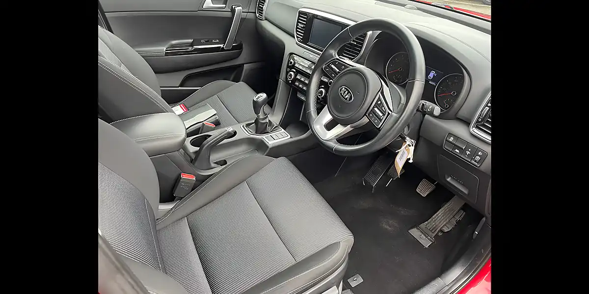 Used 2019 Kia Sportage 2 Red - Interior and Exterior details 13