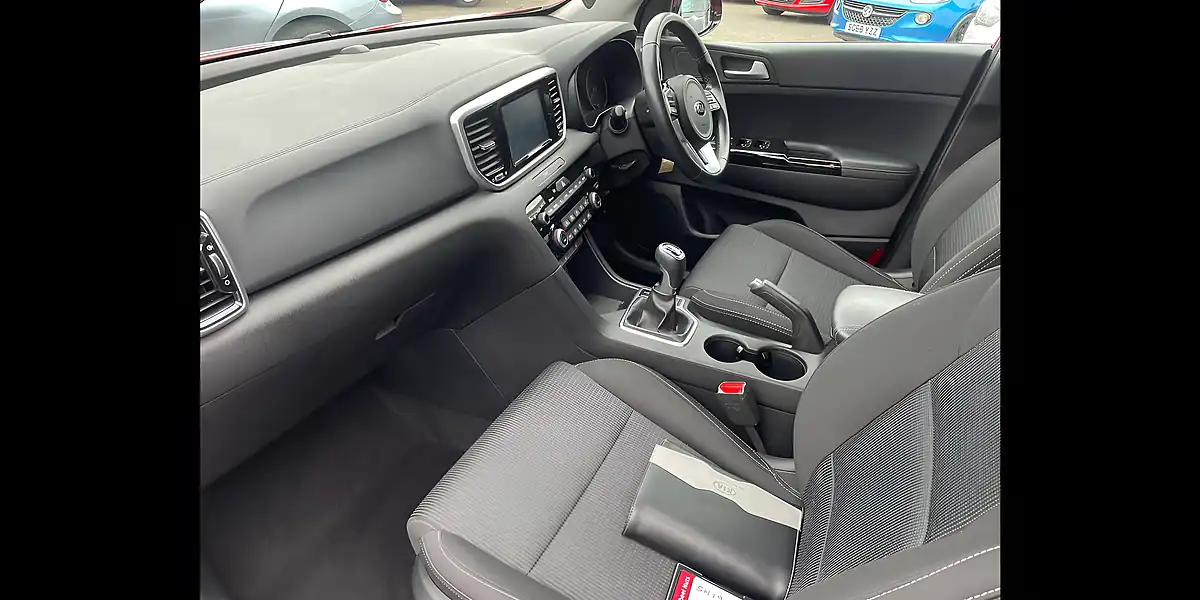 Used 2019 Kia Sportage 2 Red - Interior and Exterior details 9