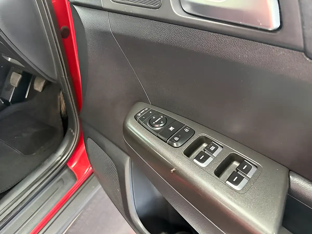 Used 2019 Kia Sportage 2 Red - Interior and Exterior details 15