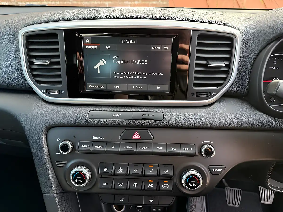 Used 2019 Kia Sportage 2 Red - Interior and Exterior details 11