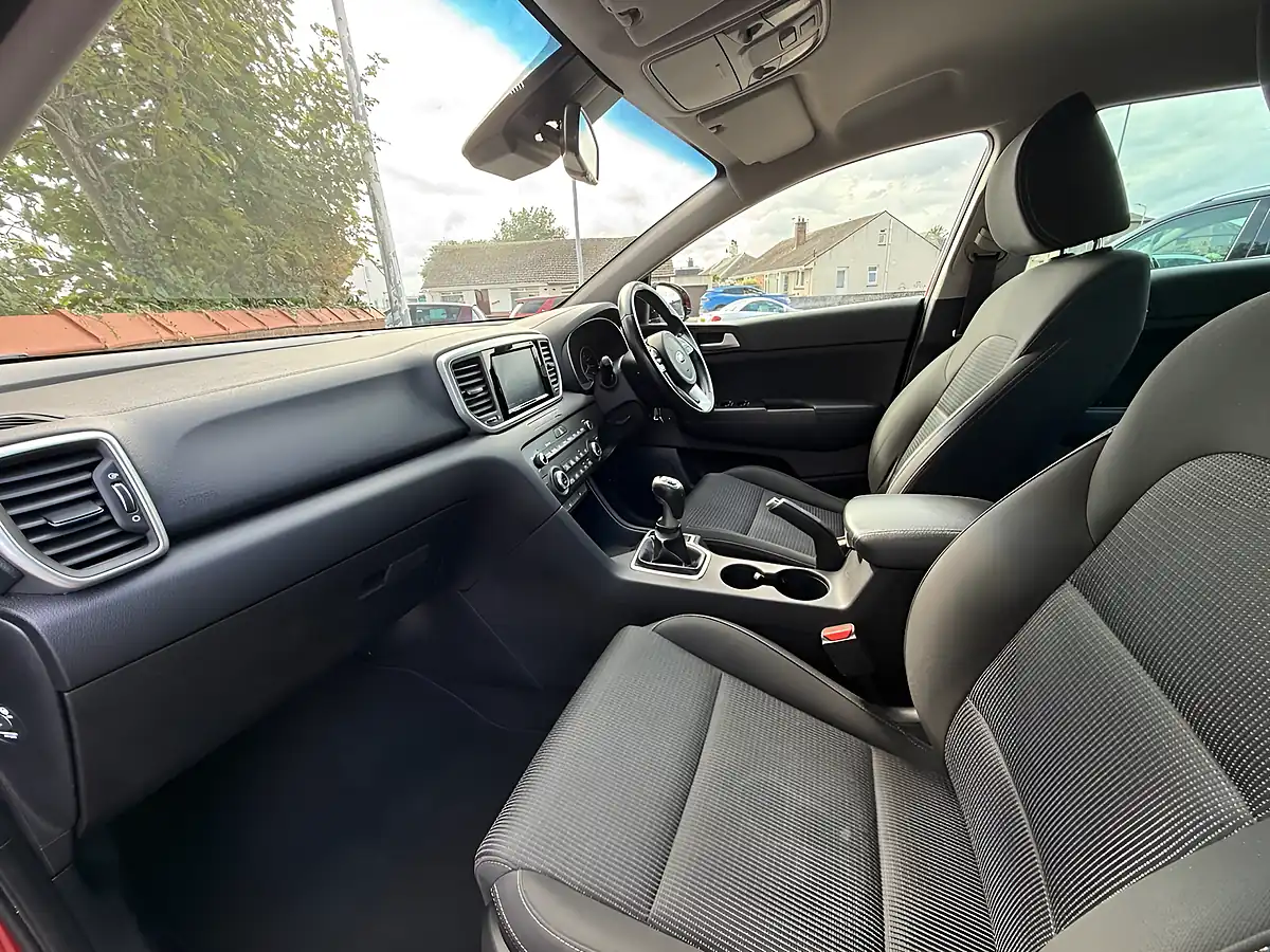 Used 2019 Kia Sportage 2 Red - Interior and Exterior details 13