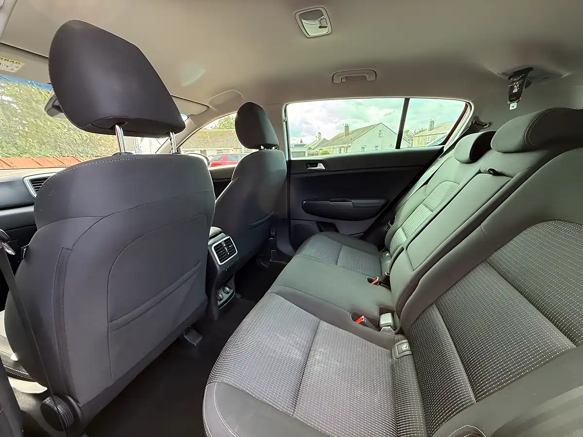 Used 2019 Kia Sportage 2 Red - Interior and Exterior details 15