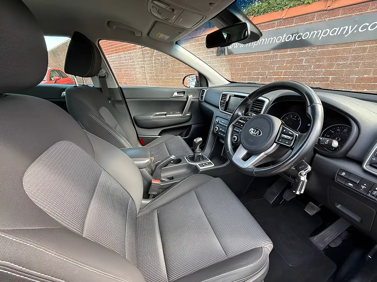 Used 2019 Kia Sportage 2 Red - Interior and Exterior details 9