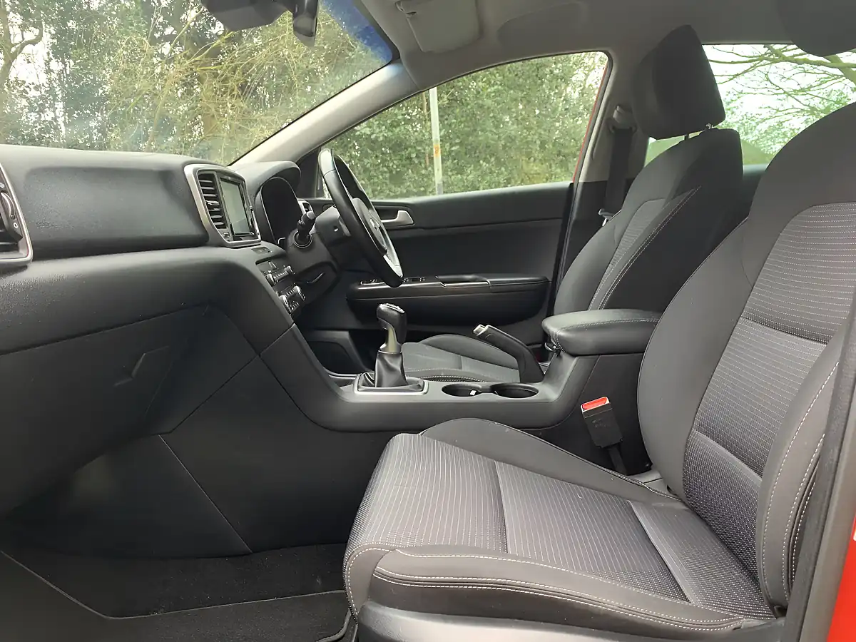 Used 2019 Kia Sportage 2 Red - Interior and Exterior details 15