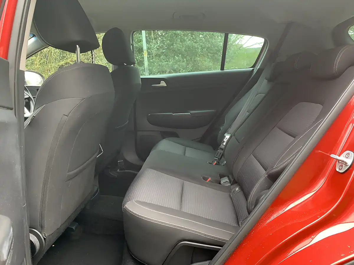 Used 2019 Kia Sportage 2 Red - Interior and Exterior details 16