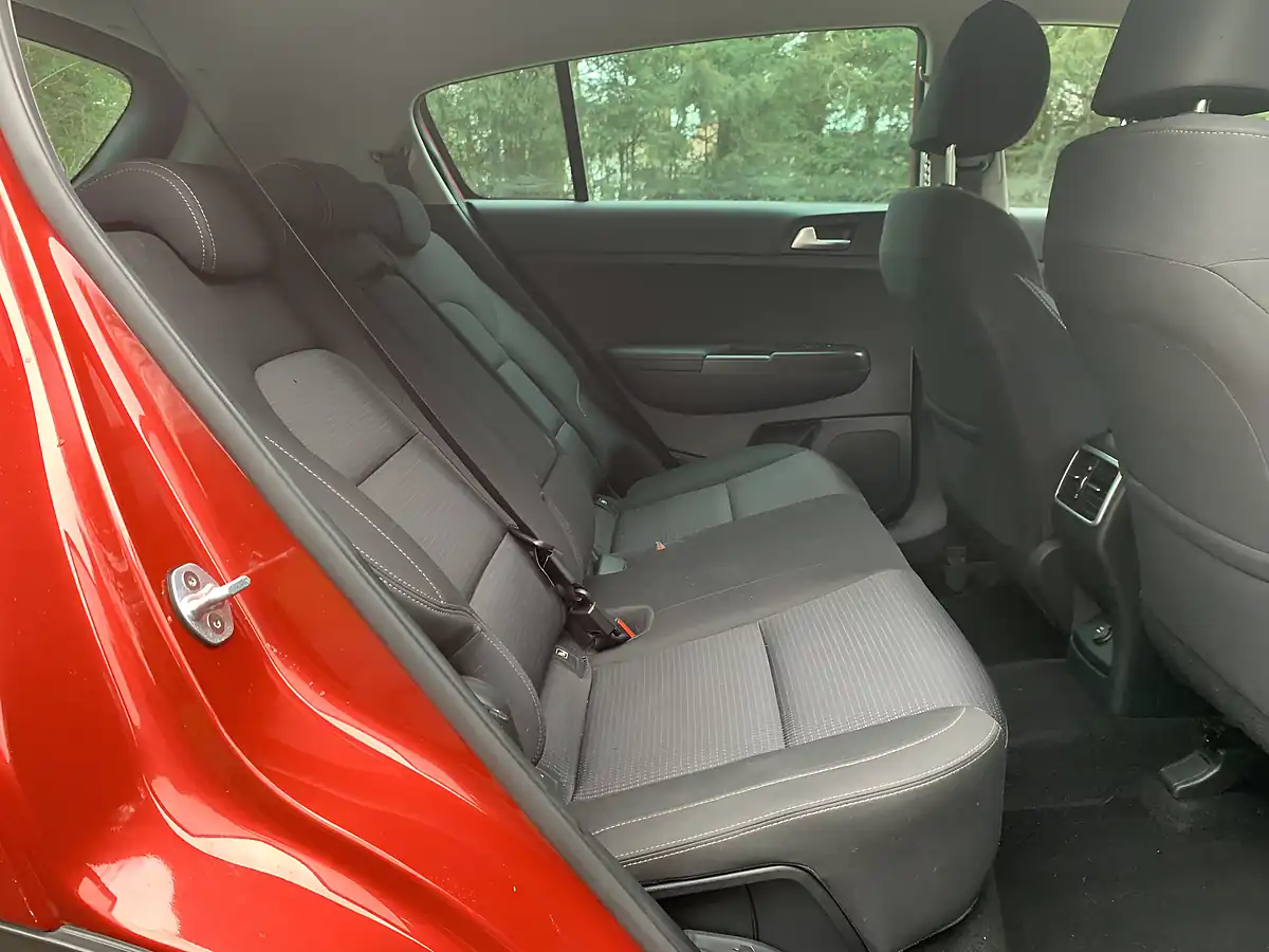 Used 2019 Kia Sportage 2 Red - Interior and Exterior details 17