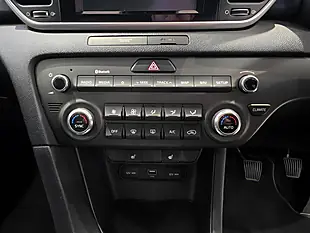 Used 2019 Kia Sportage 2 Red - Interior and Exterior details 11