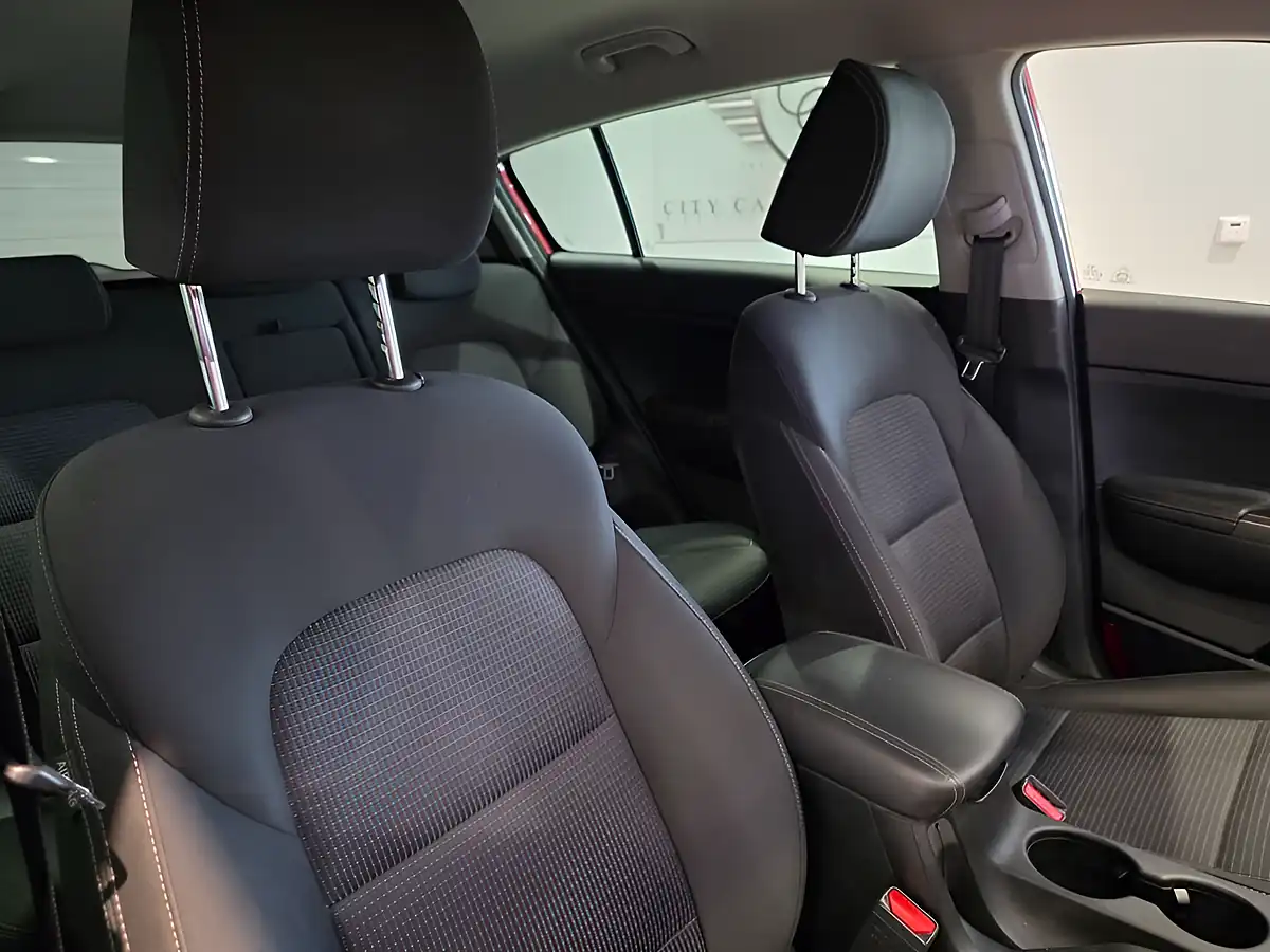 Used 2019 Kia Sportage 2 Red - Interior and Exterior details 13