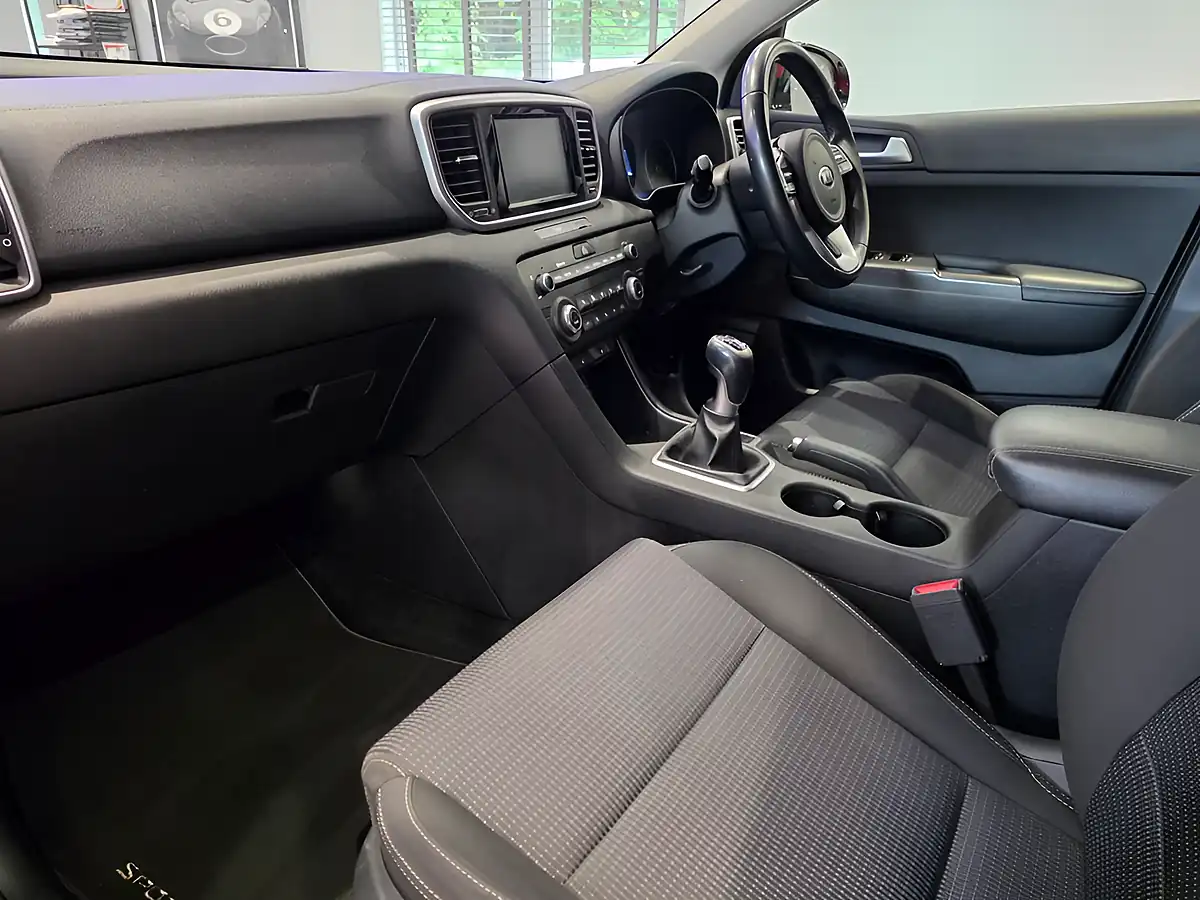 Used 2019 Kia Sportage 2 Red - Interior and Exterior details 15