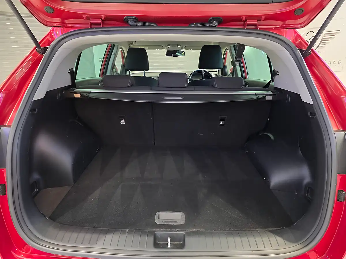 Used 2019 Kia Sportage 2 Red - Interior and Exterior details 17