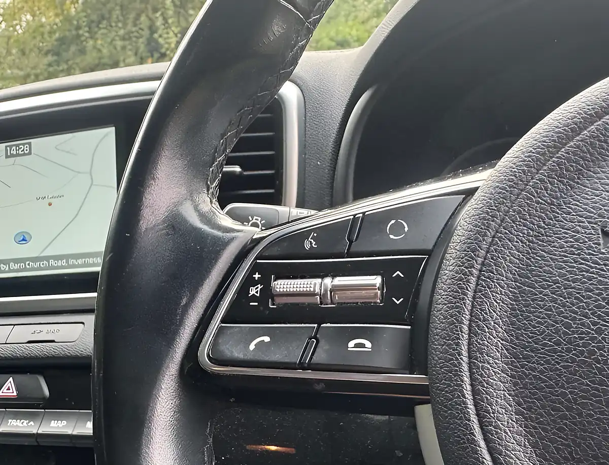 Used 2019 Kia Sportage 2 Red - Interior and Exterior details 12