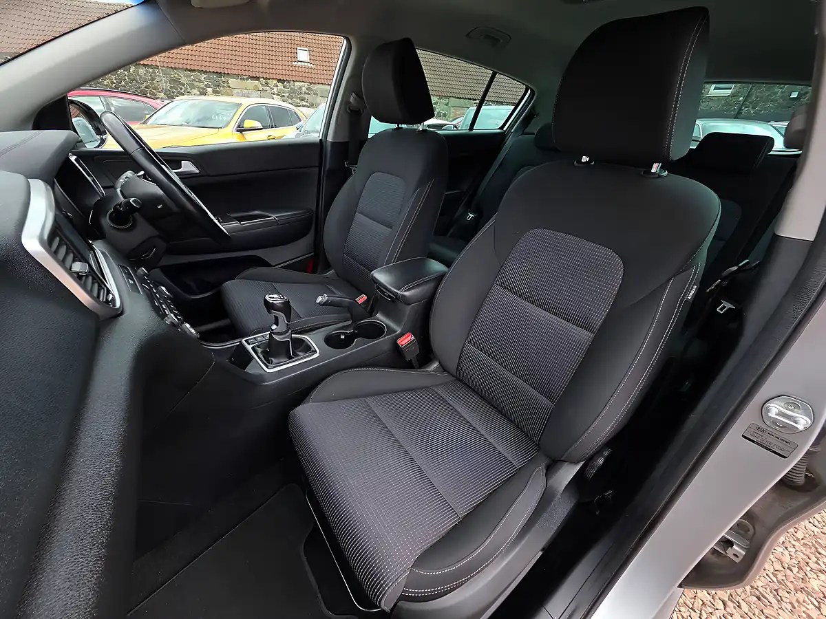 Used 2019 Kia Sportage 2 Silver Frost Metallic - Interior and Exterior details 10