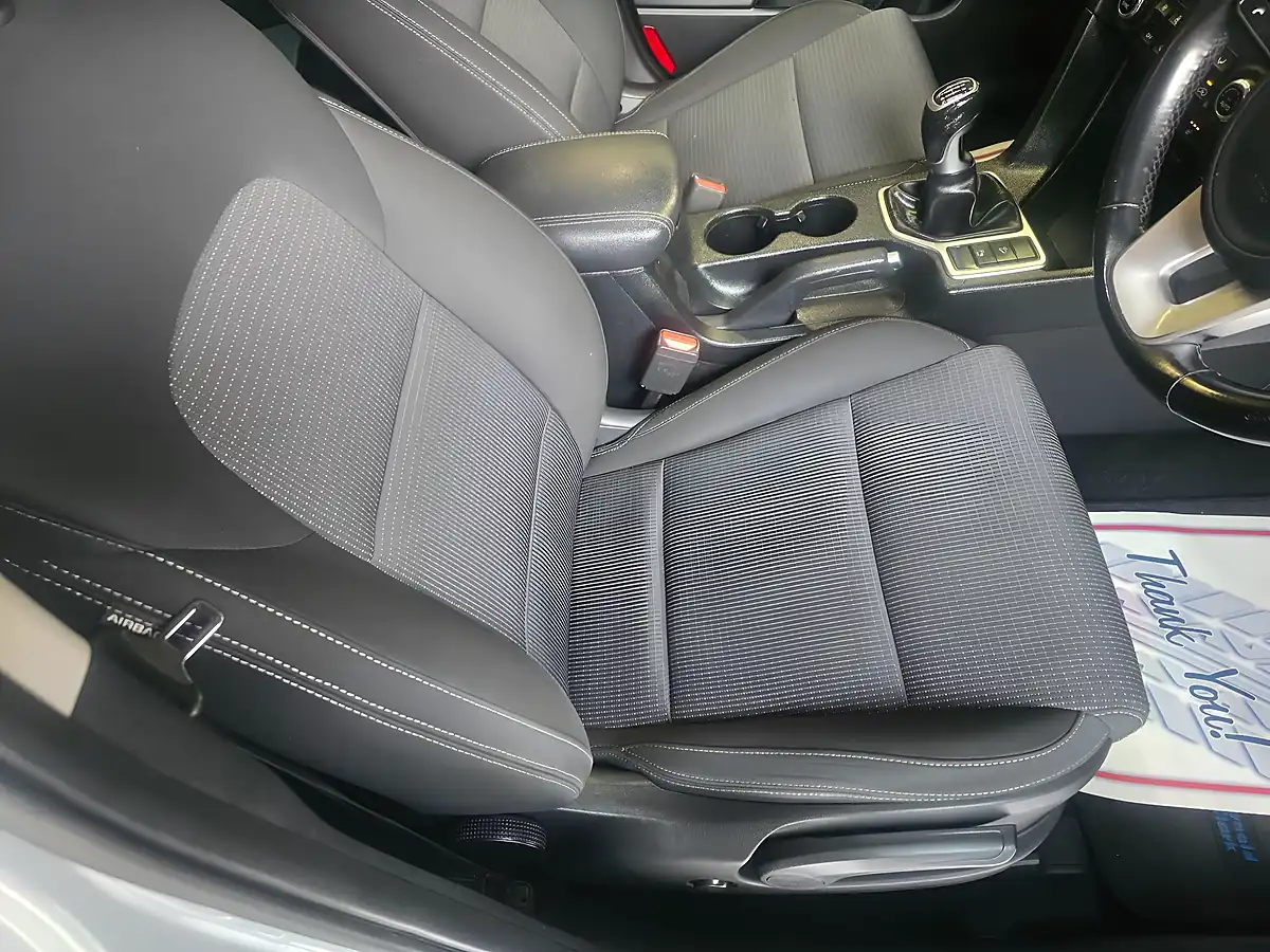 Used 2019 Kia Sportage 2 Silver - Interior and Exterior details 12