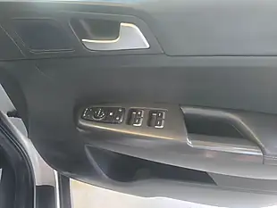 Used 2019 Kia Sportage 2 Silver - Interior and Exterior details 17