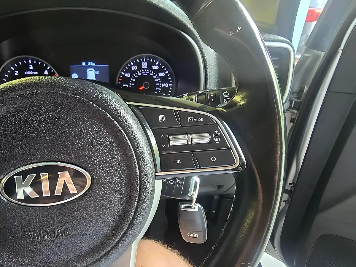 Used 2019 Kia Sportage 2 Silver - Interior and Exterior details 18