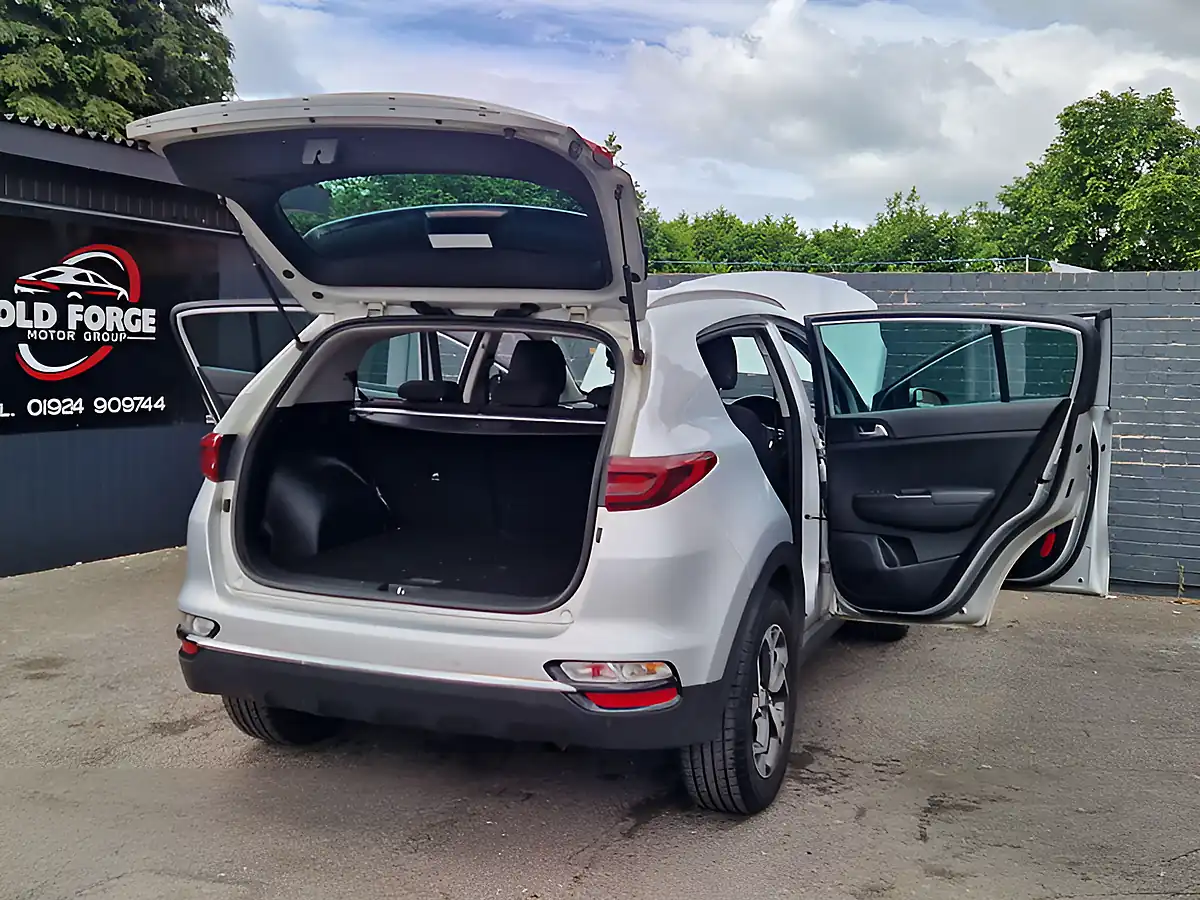 Used 2019 Kia Sportage 2 Silver - Interior and Exterior details 12