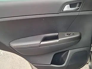 Used 2019 Kia Sportage 2 Silver - Interior and Exterior details 17