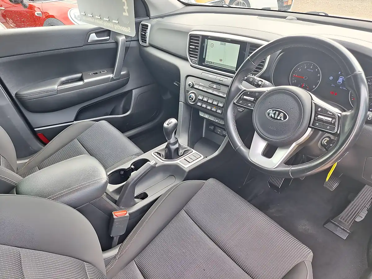 Used 2019 Kia Sportage 2 White - Interior and Exterior details 11