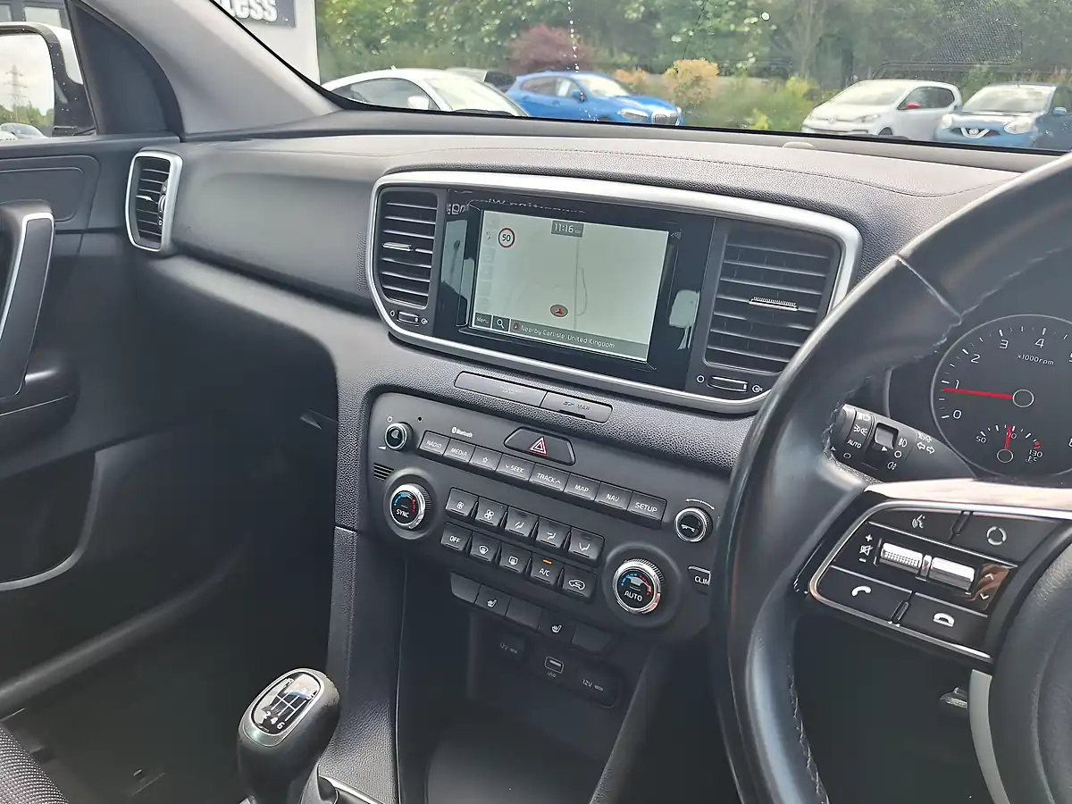 Used 2019 Kia Sportage 2 White - Interior and Exterior details 14