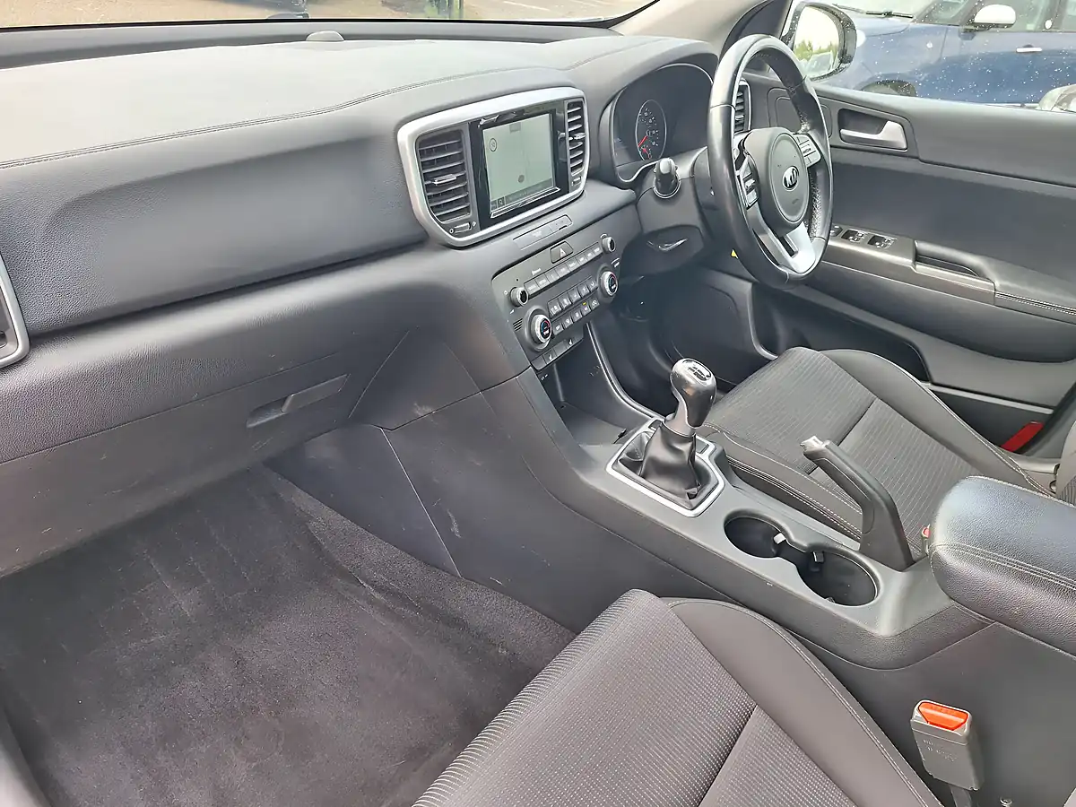Used 2019 Kia Sportage 2 White - Interior and Exterior details 2