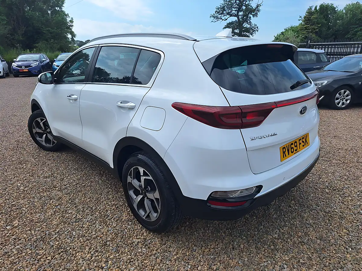 Used 2019 Kia Sportage 2 White - Interior and Exterior details 7