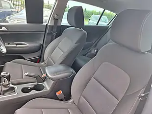 Used 2019 Kia Sportage 2 White - Interior and Exterior details 9