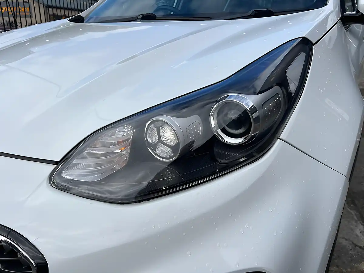 Used 2019 Kia Sportage 2 White - Interior and Exterior details 11