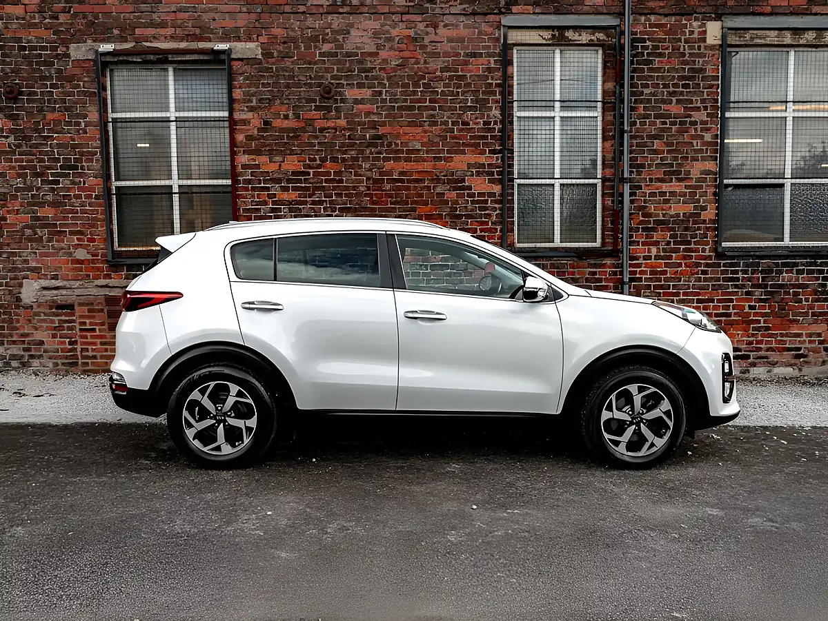 Used 2019 Kia Sportage 2 White - Interior and Exterior details 11