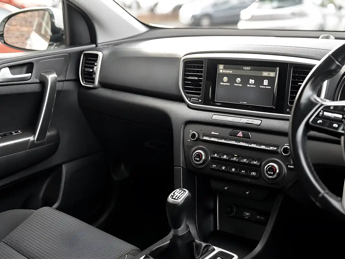 Used 2019 Kia Sportage 2 White - Interior and Exterior details 12