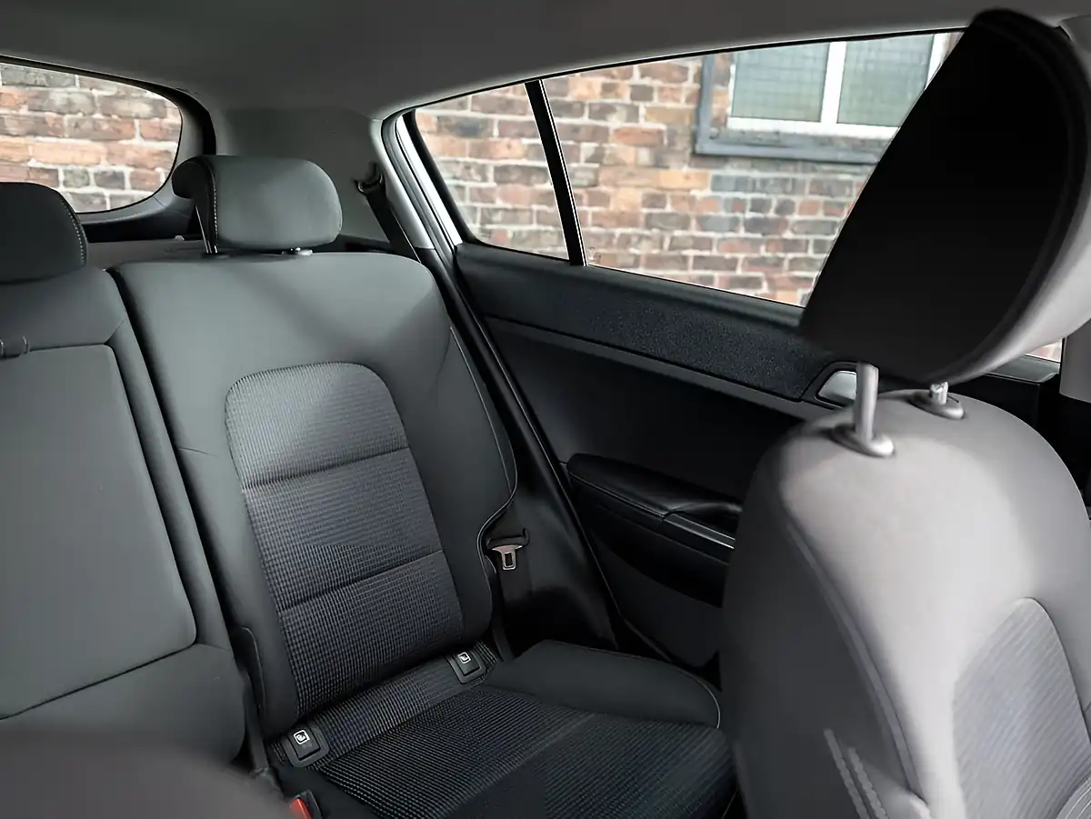Used 2019 Kia Sportage 2 White - Interior and Exterior details 18