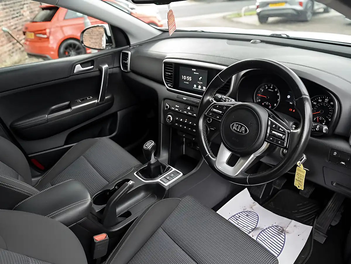 Used 2019 Kia Sportage 2 White - Interior and Exterior details 2