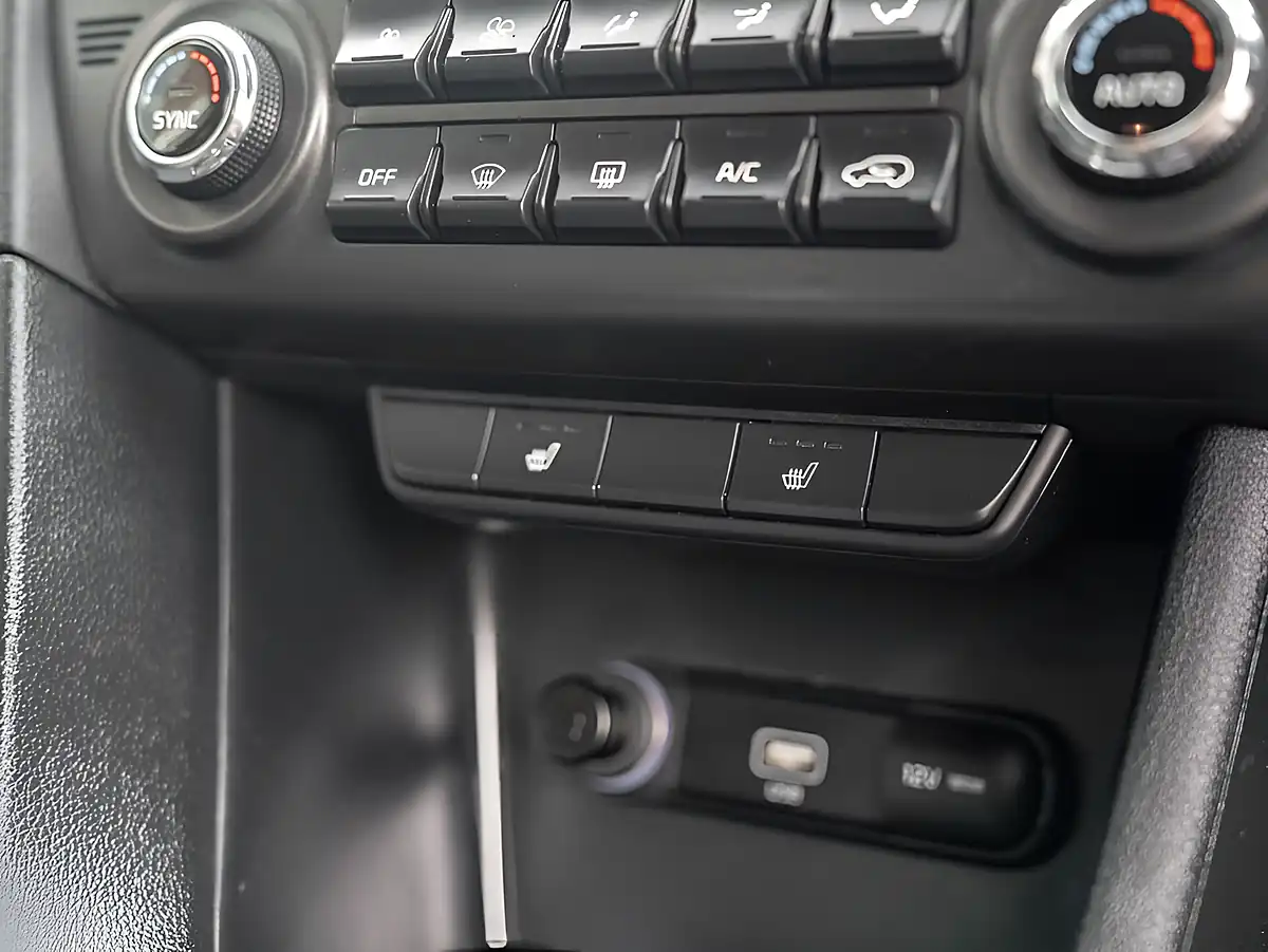 Used 2019 Kia Sportage 2 White - Interior and Exterior details 4