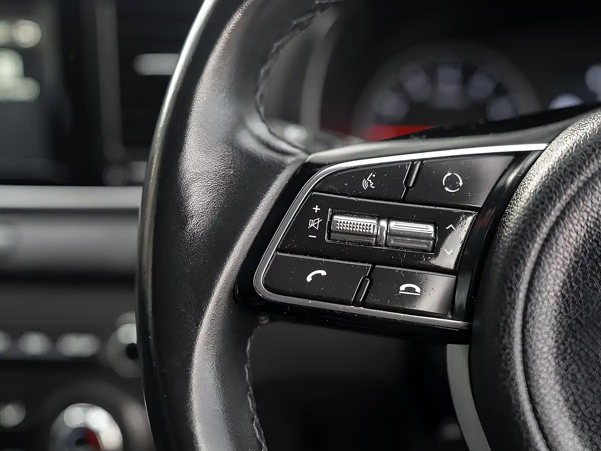 Used 2019 Kia Sportage 2 White - Interior and Exterior details 8