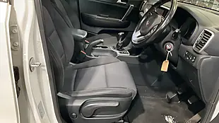 Used 2019 Kia Sportage 2 White - Interior and Exterior details 10