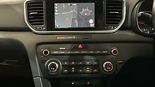 Used 2019 Kia Sportage 2 White - Interior and Exterior details 11