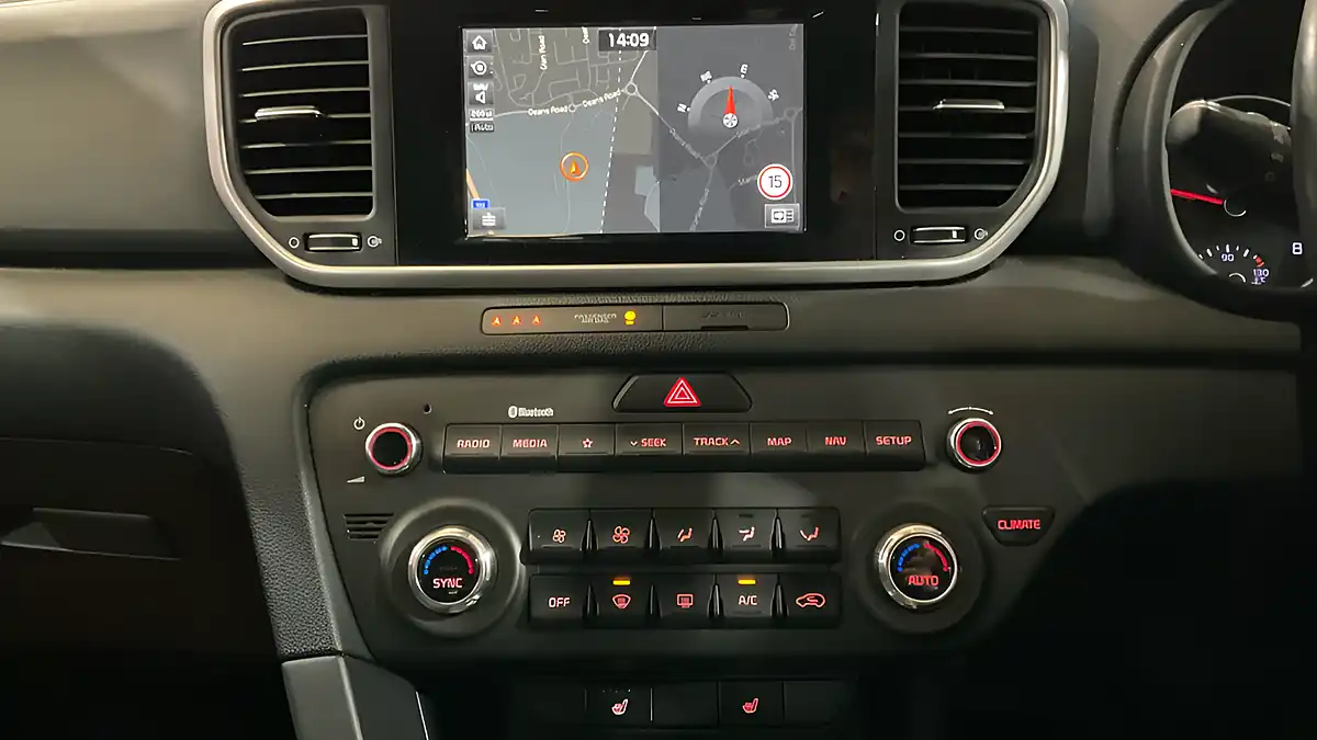 Used 2019 Kia Sportage 2 White - Interior and Exterior details 11