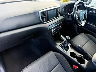 Used 2019 Kia Sportage 2 White - Interior and Exterior details 11