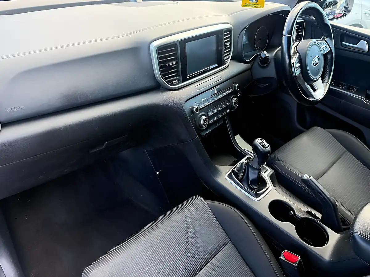 Used 2019 Kia Sportage 2 White - Interior and Exterior details 11