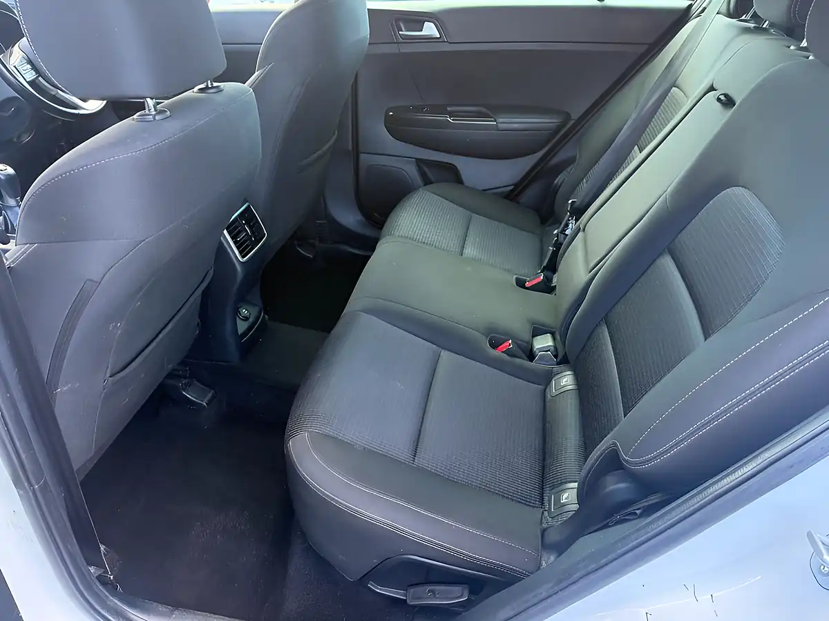 Used 2019 Kia Sportage 2 White - Interior and Exterior details 12