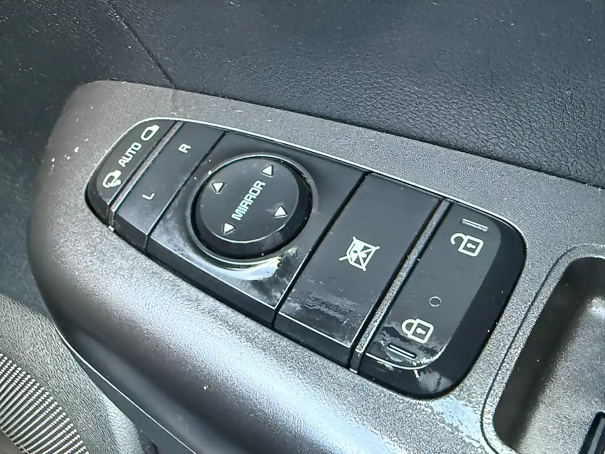 Used 2019 Kia Sportage 2 White - Interior and Exterior details 17