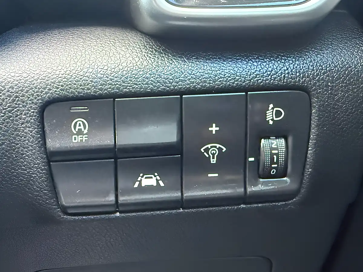 Used 2019 Kia Sportage 2 White - Interior and Exterior details 18
