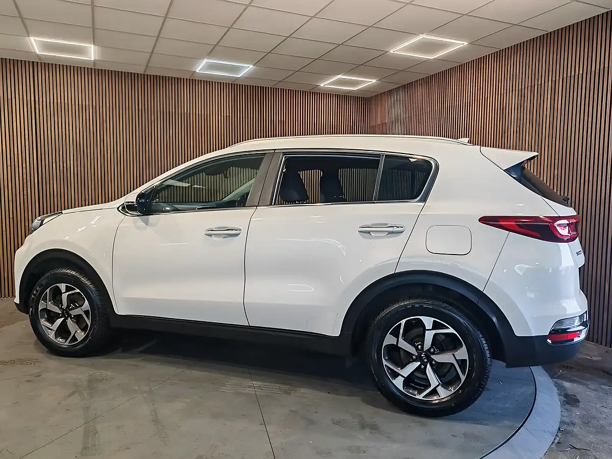 Used 2019 Kia Sportage 2 White - Interior and Exterior details 11