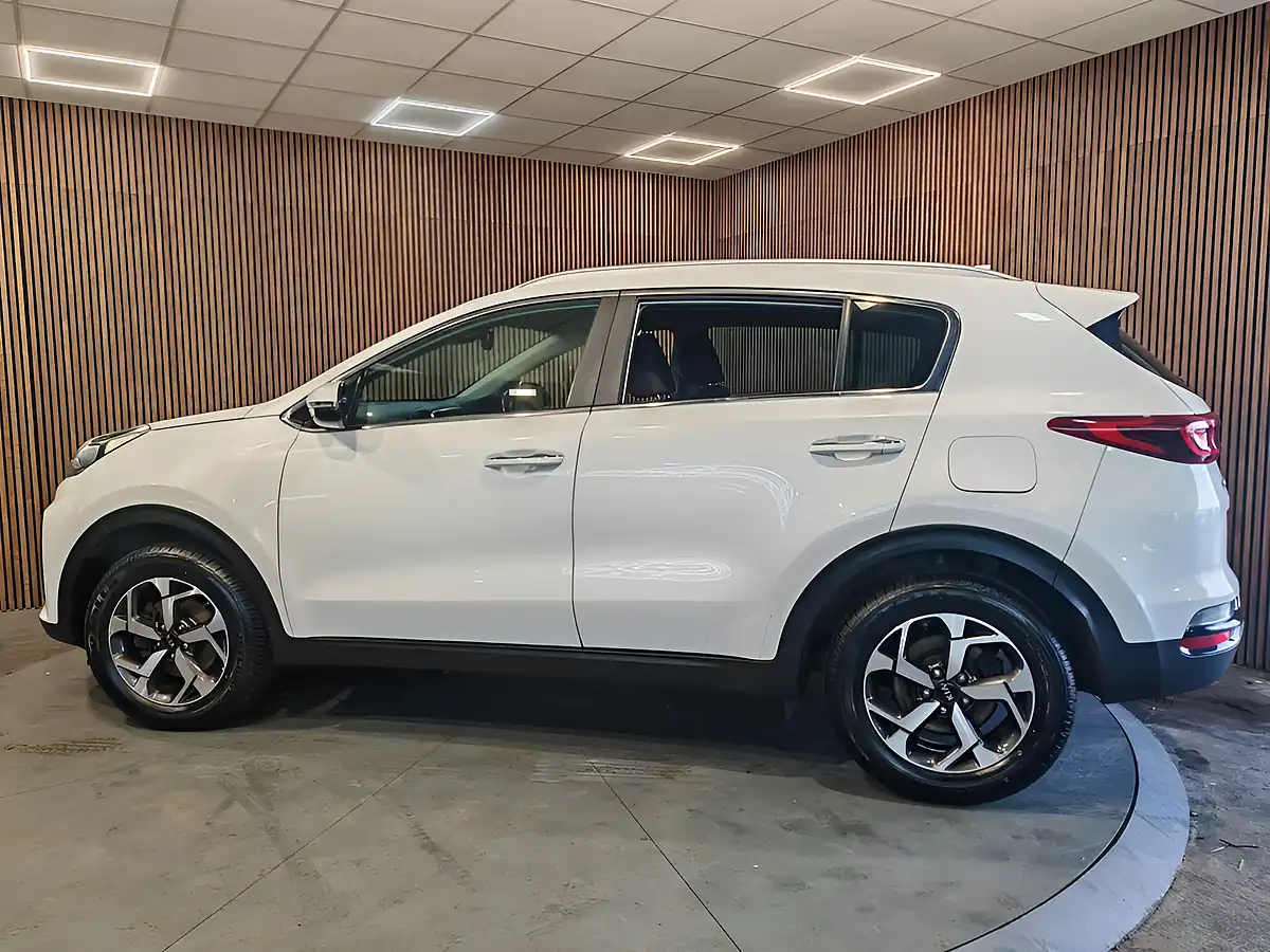 Used 2019 Kia Sportage 2 White - Interior and Exterior details 12