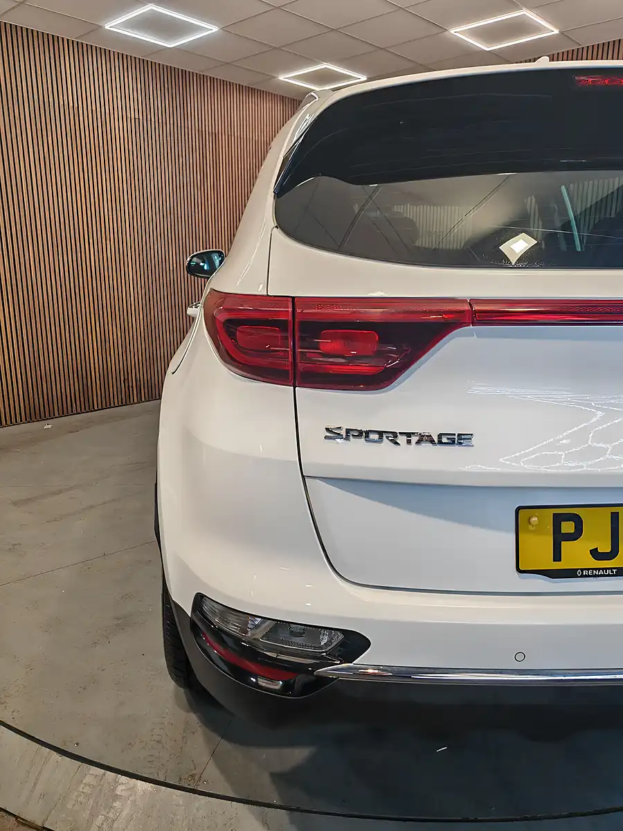 Used 2019 Kia Sportage 2 White - Interior and Exterior details 16