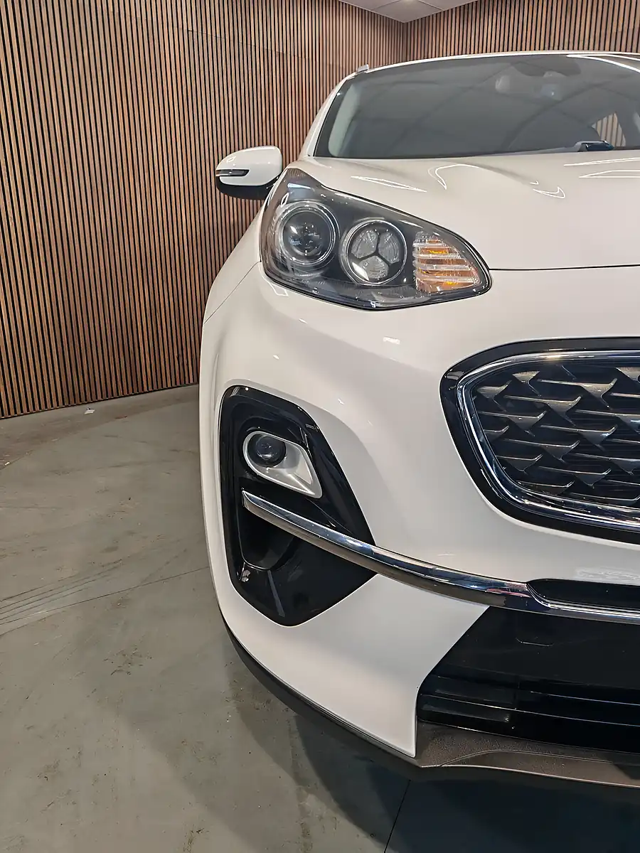 Used 2019 Kia Sportage 2 White - Interior and Exterior details 2