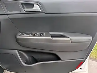 Used 2019 Kia Sportage 2 White - Interior and Exterior details 10